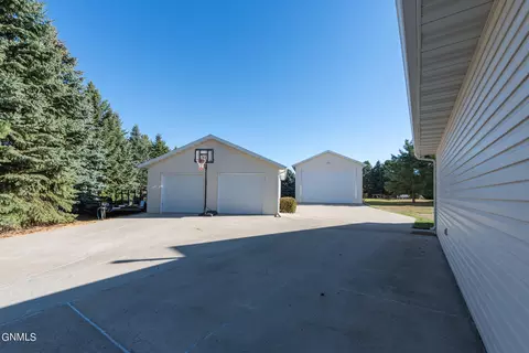 Exterior - 3851 Prairie Pines Loop, Bismarck, ND 58503 photo 5 of 12
