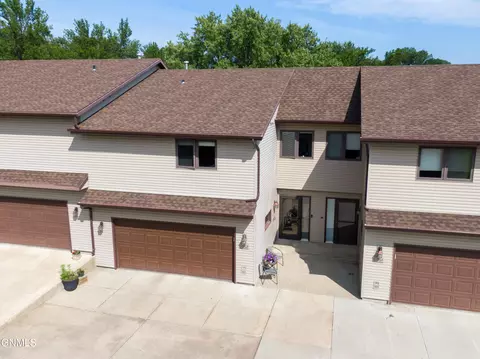 2962 Ontario Ln, Bismarck, ND 58503