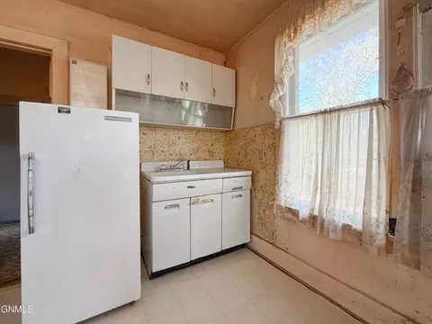 618 4th St SE, Stanley, ND 58784 photo 3