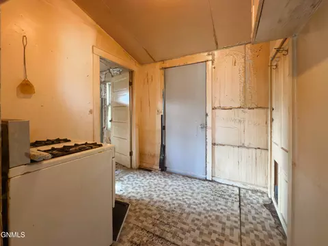 618 4th St SE, Stanley, ND 58784 photo 9