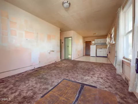 618 4th St SE, Stanley, ND 58784 photo 2