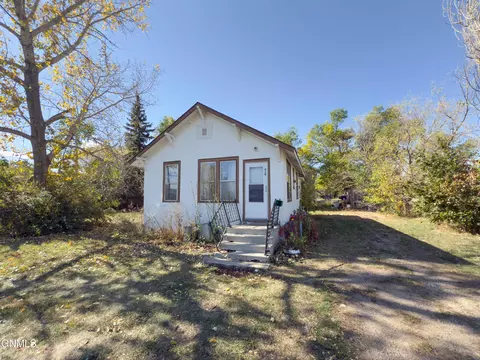618 4th St SE, Stanley, ND 58784