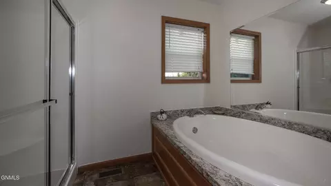 Bath - 504 Collins Ave, Mandan, ND 58554 photo 2 of 5