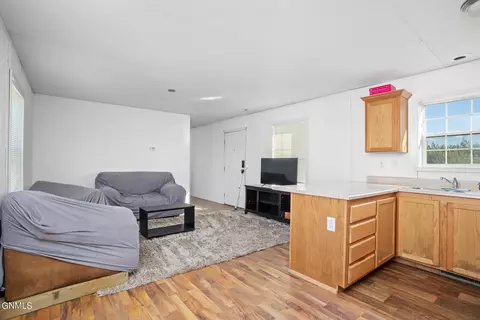 5027 Jackson St, Williston, ND 58801 photo 2