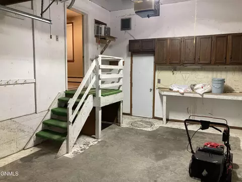 305 11th Ave NW, Mandan, ND 58554 photo 9