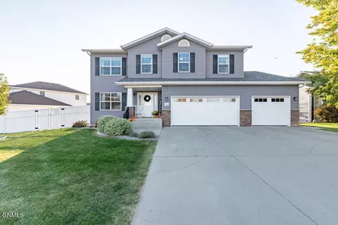 1266 Eagle Crest Loop, Bismarck, ND 58503