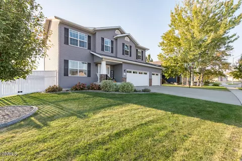 1266 Eagle Crest Loop, Bismarck, ND 58503 photo 2