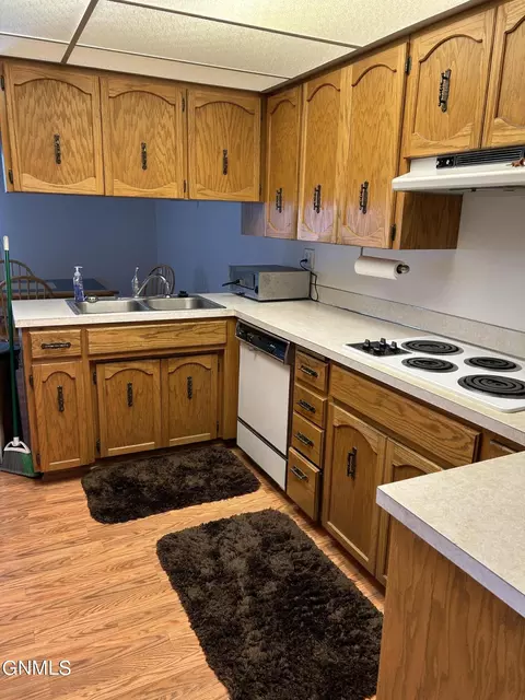 2305 No Main Ct, Williston, ND 58801