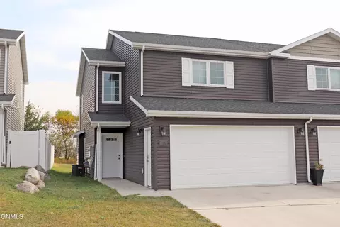 4207 Serenity Ct, Bismarck, ND 58503