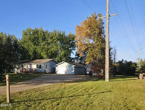 3239 Hwy 20 Hwy SE, Jamestown, ND 58401