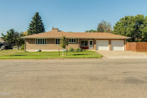 602 B Ave W, Bismarck, ND 58501