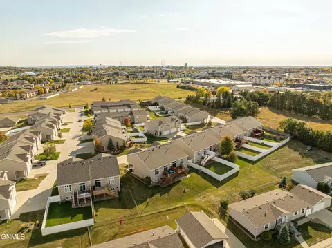View/Area - 1726 Calgary Loop, Bismarck, ND 58503 photo 4 of 8