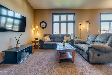 Living - 1726 Calgary Loop, Bismarck, ND 58503 photo 2 of 4