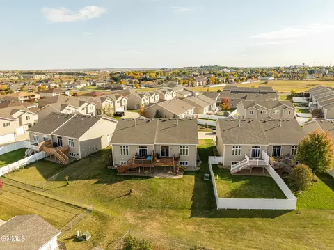 View/Area - 1726 Calgary Loop, Bismarck, ND 58503 photo 6 of 8