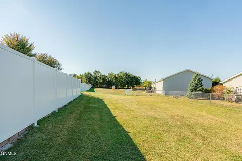 Exterior - 1726 Calgary Loop, Bismarck, ND 58503 photo 9 of 20