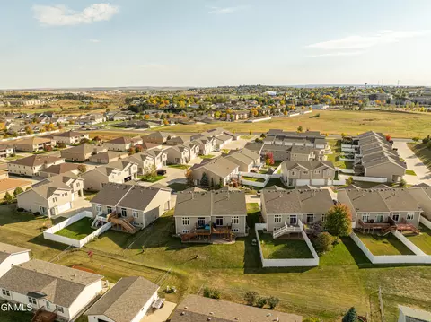 View/Area - 1726 Calgary Loop, Bismarck, ND 58503 photo 5 of 8