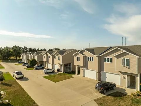 View/Area - 1726 Calgary Loop, Bismarck, ND 58503 photo 1 of 8