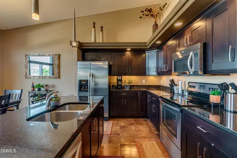 Kitchen - 1726 Calgary Loop, Bismarck, ND 58503 photo 6 of 10