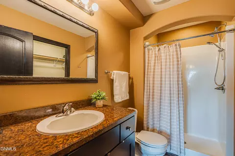 Bath - 1726 Calgary Loop, Bismarck, ND 58503 photo 3 of 4