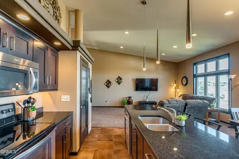 Kitchen - 1726 Calgary Loop, Bismarck, ND 58503 photo 9 of 10
