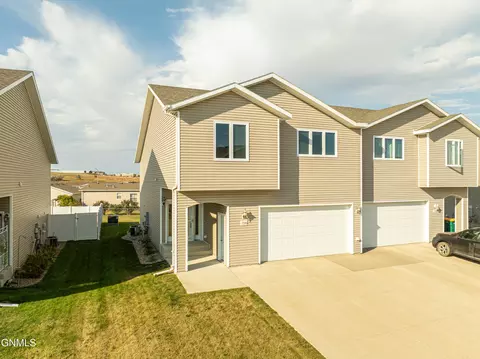 Exterior - 1726 Calgary Loop, Bismarck, ND 58503 photo 17 of 20