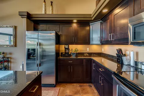 Kitchen - 1726 Calgary Loop, Bismarck, ND 58503 photo 7 of 10