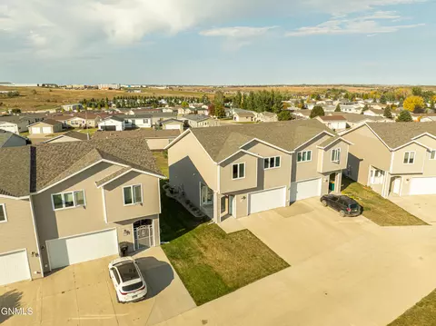 View/Area - 1726 Calgary Loop, Bismarck, ND 58503 photo 3 of 8