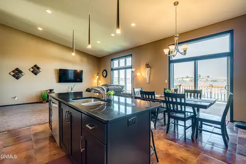 Kitchen - 1726 Calgary Loop, Bismarck, ND 58503 photo 8 of 10