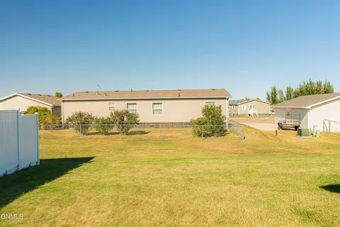 Exterior - 1726 Calgary Loop, Bismarck, ND 58503 photo 8 of 20