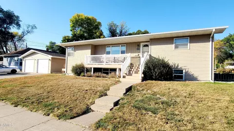2220 A Ave E, Bismarck, ND 58501