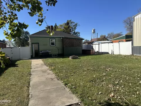 Exterior - 118 Frances St N, Streeter, ND 58483 photo 5 of 10