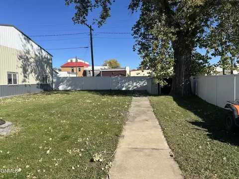 Exterior - 118 Frances St N, Streeter, ND 58483 photo 4 of 10