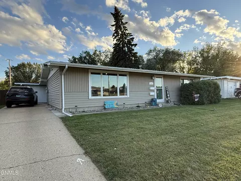 2601 Central Ave, Minot, ND 58701