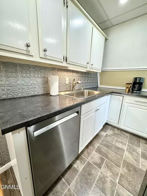 Kitchen - 555 1st Ave SW, Beach, ND 58621 photo 4 of 5