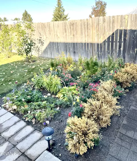 Exterior - 555 1st Ave SW, Beach, ND 58621 photo 1 of 5