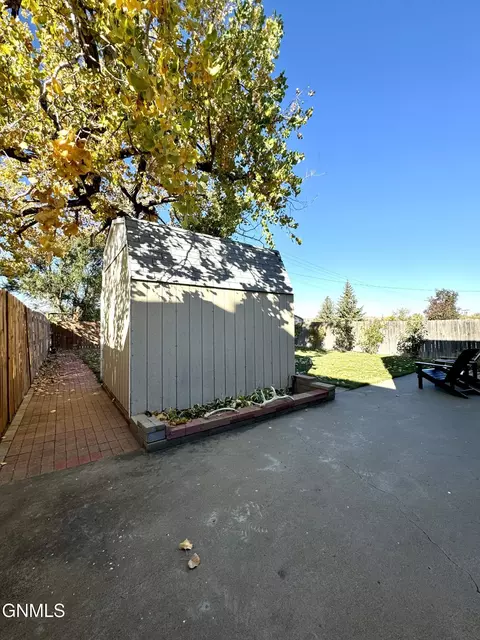 Exterior - 555 1st Ave SW, Beach, ND 58621 photo 2 of 5