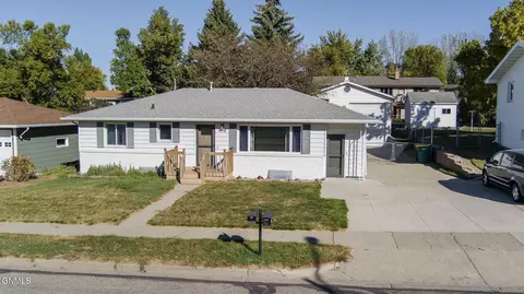 406 Remington Ave, Bismarck, ND 58503