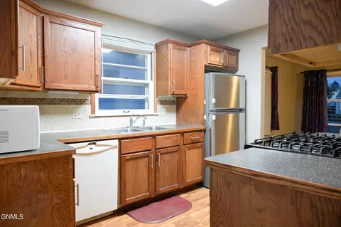 714 23rd St, Bismarck, ND 58501 photo 9