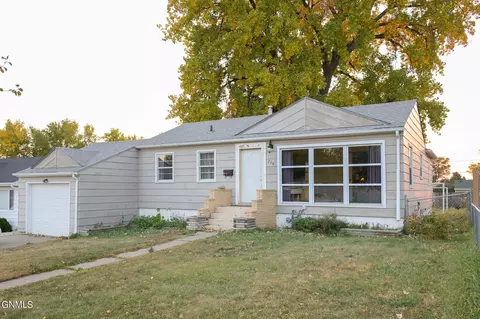 714 23rd St, Bismarck, ND 58501