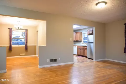 714 23rd St, Bismarck, ND 58501 photo 5