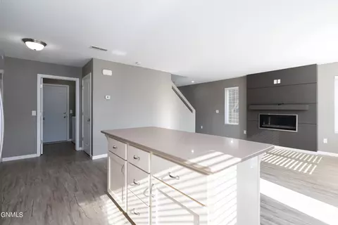 523 La Paz Ave, Bismarck, ND 58503 photo 8