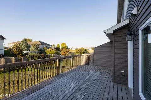 523 La Paz Ave, Bismarck, ND 58503 photo 33