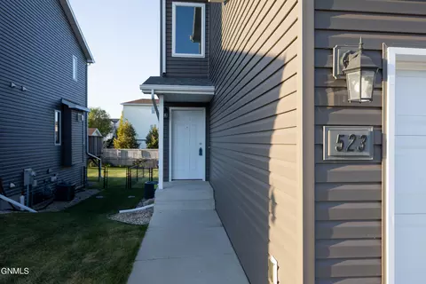 523 La Paz Ave, Bismarck, ND 58503 photo 3