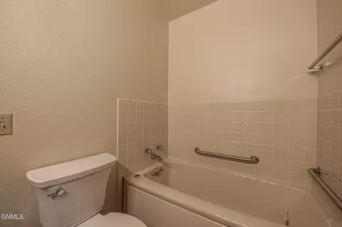 Bath - 32 Captain Leach Dr, Mandan, ND 58554 photo 4 of 5