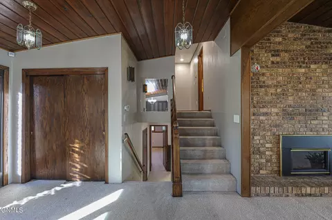 Entry Way - 32 Captain Leach Dr, Mandan, ND 58554 photo 1 of 6