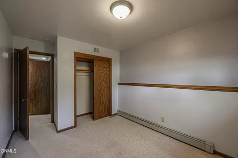 Bedroom - 32 Captain Leach Dr, Mandan, ND 58554 photo 7 of 8