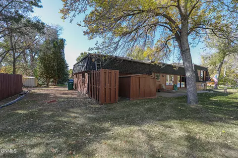 Exterior - 32 Captain Leach Dr, Mandan, ND 58554 photo 4 of 15