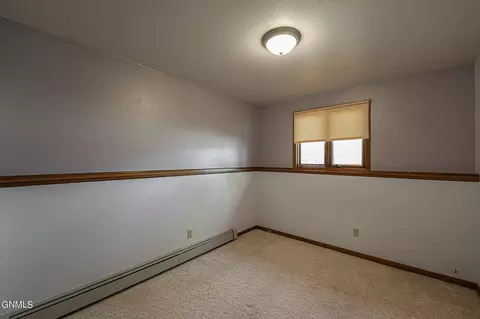 Bedroom - 32 Captain Leach Dr, Mandan, ND 58554 photo 5 of 8