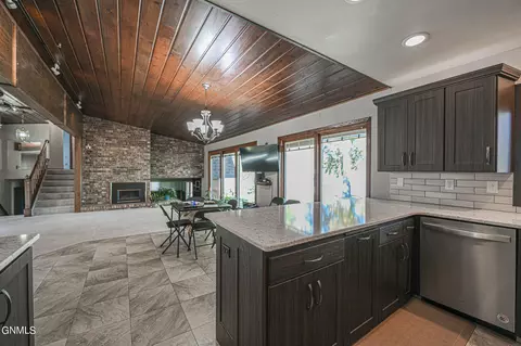Kitchen - 32 Captain Leach Dr, Mandan, ND 58554 photo 5 of 6