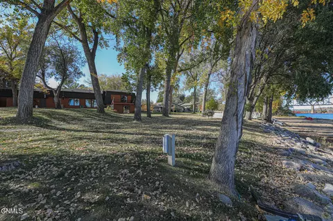 Exterior - 32 Captain Leach Dr, Mandan, ND 58554 photo 10 of 15